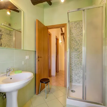 Villa With Garden Near Versilia Camaiore
