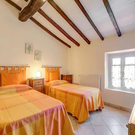 Villa With Garden Near Versilia Camaiore