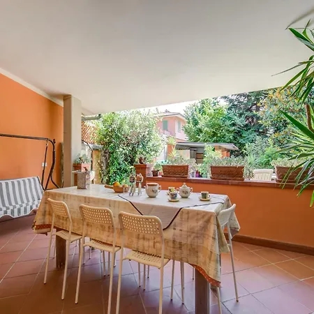 Villa With Garden Near Versilia Camaiore
